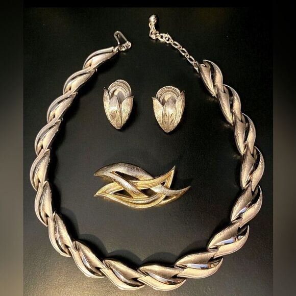 LOT VINTAGE TRIFARI NECKLACE KRAMER EARRINGS PIN BROOCH JEWELRY SET - Picture 1 of 7